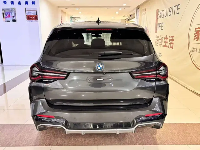 BMW iX3 — Фото автомобиля 8