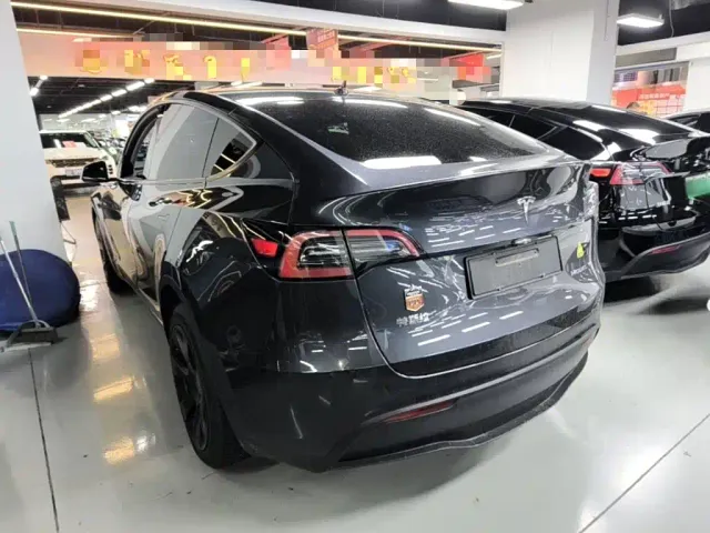 Tesla Model Y — Фото автомобиля 4