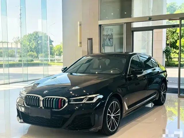 Фотография автомобиля — BMW 5 Series