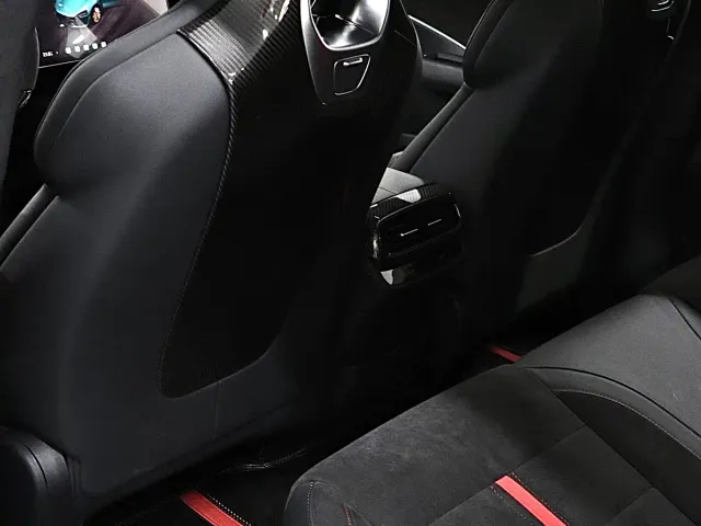 Xiaomi SU7 Ultra — Фото автомобиля 11