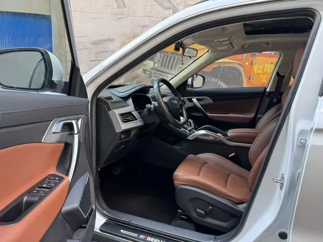 Geely Boyue — Фото автомобиля 7