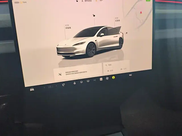 Tesla Model 3 — Фото автомобиля 13