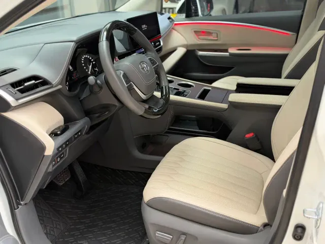 Toyota Sienna — Фото автомобиля 7