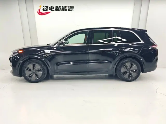 Li Auto L8 — Фото автомобиля 3