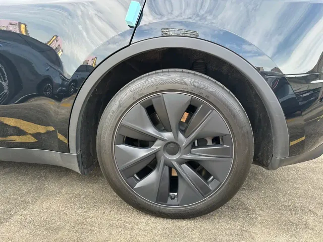 Tesla Model Y — Фото автомобиля 5