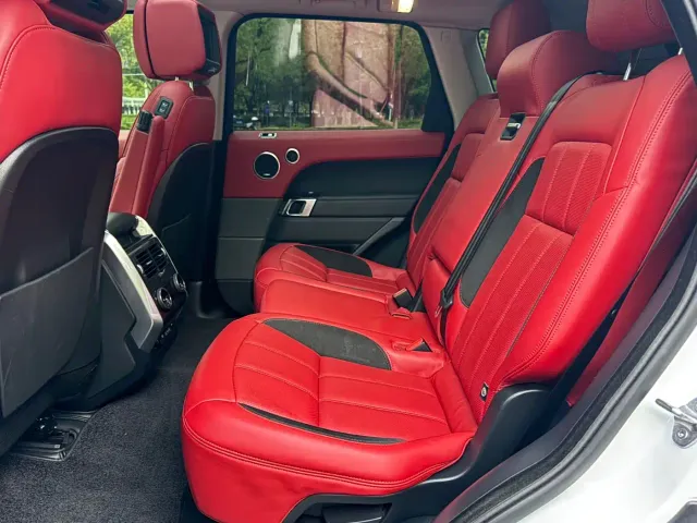 Land Rover Range Rover Sport 2022 3.0 L6 Gloss Black Edition — Фото автомобиля 13