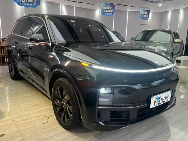Li Auto L8 — Фото автомобиля 3