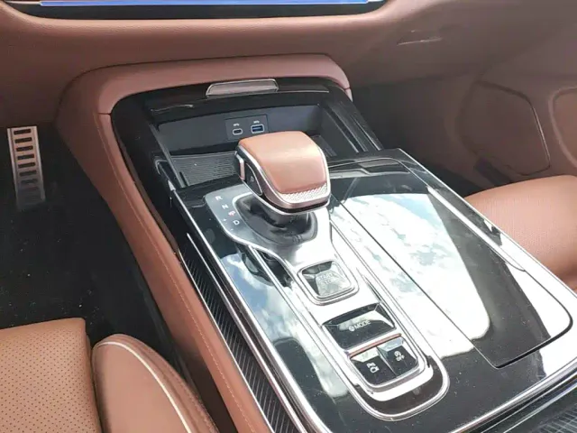 Hongqi H9 — Фото автомобиля 13