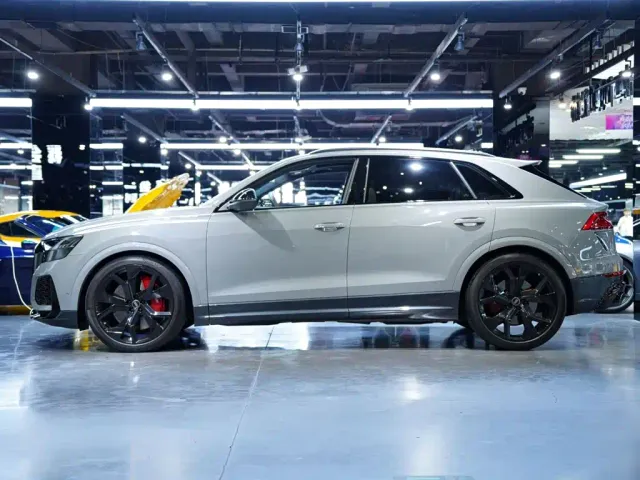 Audi RS Q8 — Фото автомобиля 22