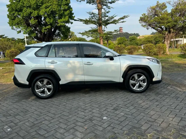 Toyota RAV4 — Фото автомобиля 7