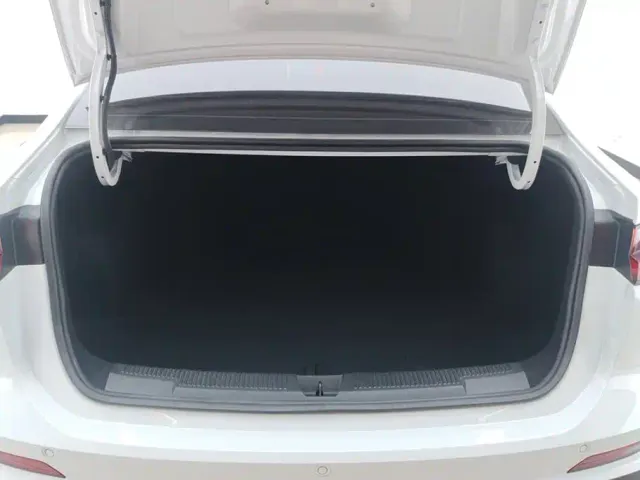 Roewe i5 — Фото автомобиля 4