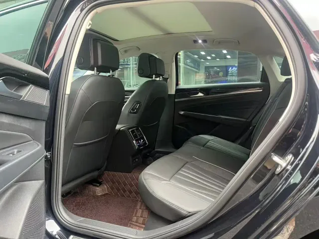 Volkswagen Passat — Фото автомобиля 8