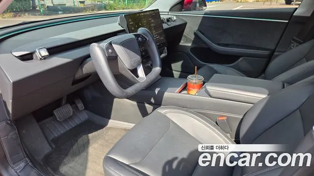 Tesla Model 3 — Фото автомобиля 8