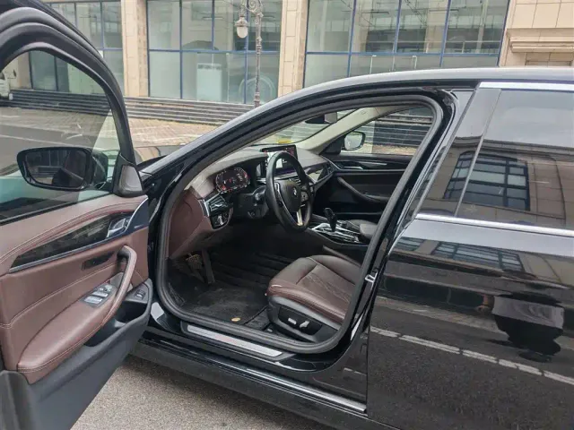 BMW 5 Series — Фото автомобиля 10