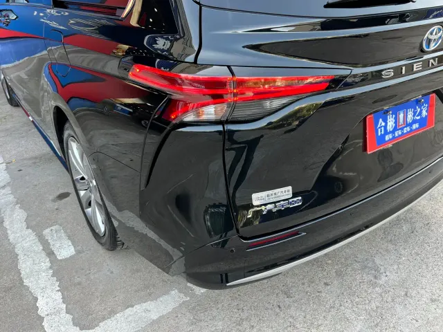 Toyota Sienna — Фото автомобиля 12