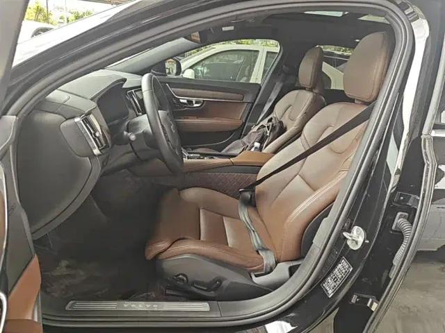 Volvo S90 — Фото автомобиля 10