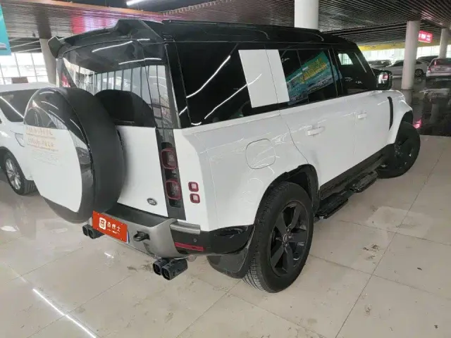 Land Rover Defender — Фото автомобиля 2
