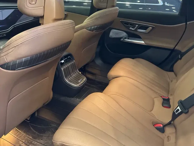 Mercedes-Benz E-Class — Фото автомобиля 7