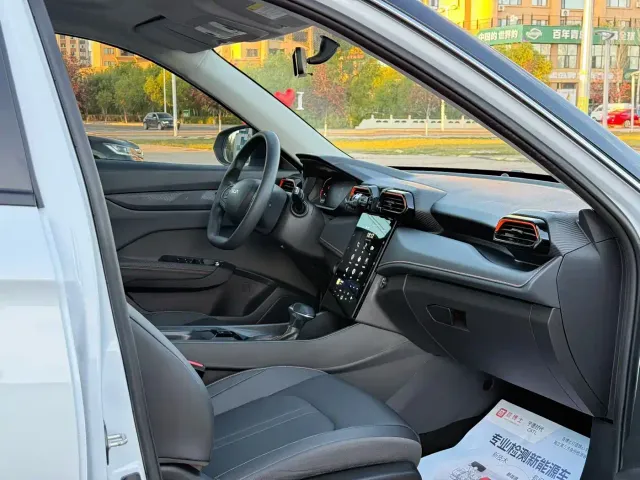 Dongfeng Yixuan GS — Фото автомобиля 4