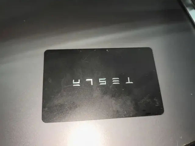 Tesla Model 3 — Фото автомобиля 8
