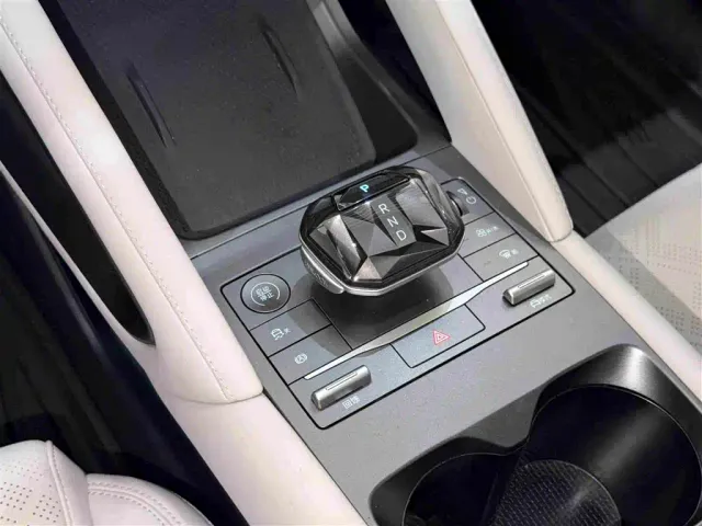 BYD Yuan UP — Фото автомобиля 17