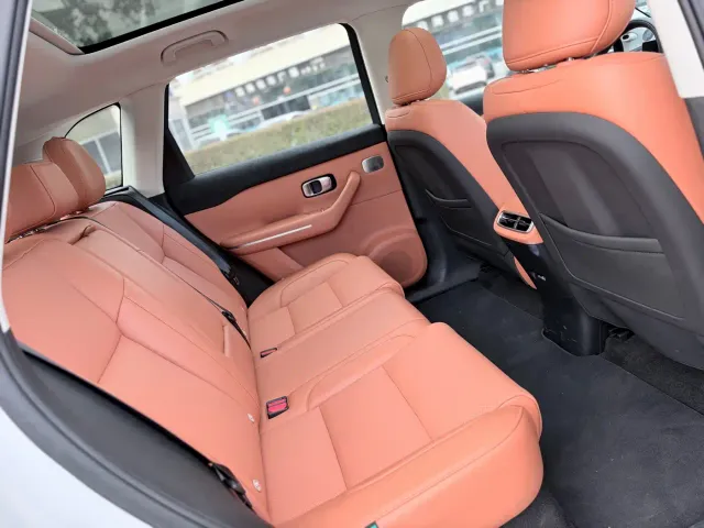 Leapmotor C10 — Фото автомобиля 10