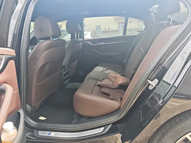 BMW 5 Series — Фото автомобиля 14