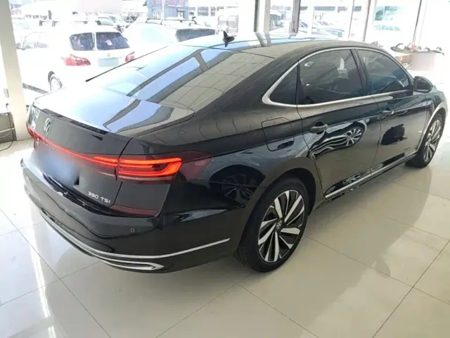 Volkswagen Passat — Фото автомобиля 6