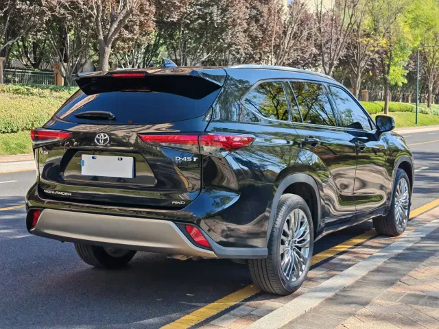 Toyota Highlander — Фото автомобиля 16