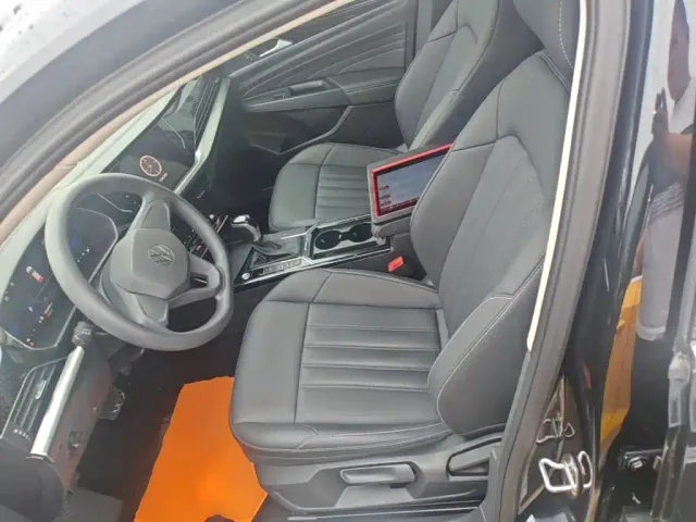 Volkswagen Passat — Фото автомобиля 14