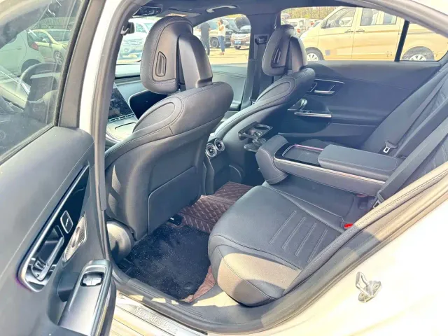 Mercedes-Benz C-Class — Фото автомобиля 3