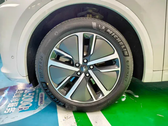 Li Auto L7 — Фото автомобиля 3