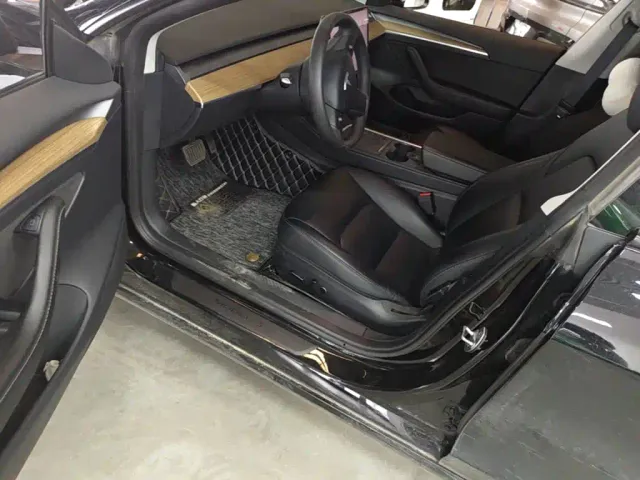 Tesla Model 3 — Фото автомобиля 15
