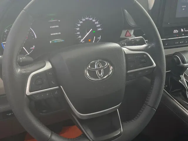 Toyota Sienna — Фото автомобиля 4