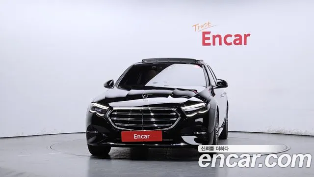 Mercedes-Benz E-Class — Фото автомобиля 3