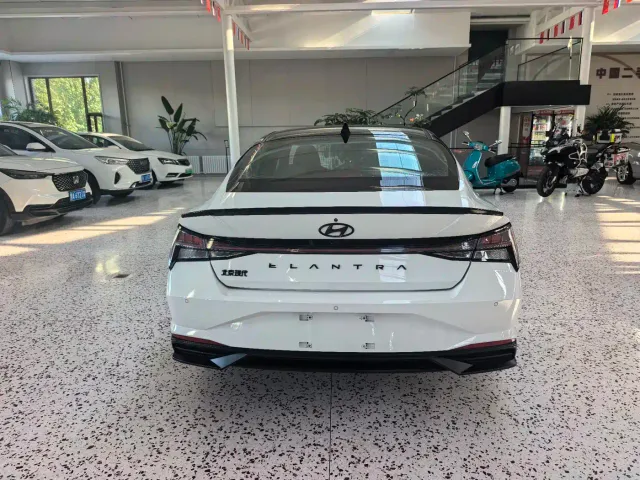 Hyundai Elantra — Фото автомобиля 6