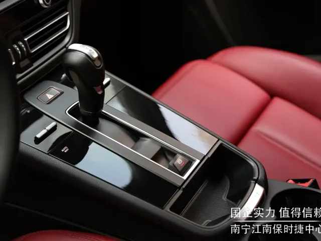 Porsche Macan — Фото автомобиля 12