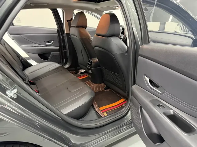 Hyundai Elantra — Фото автомобиля 18