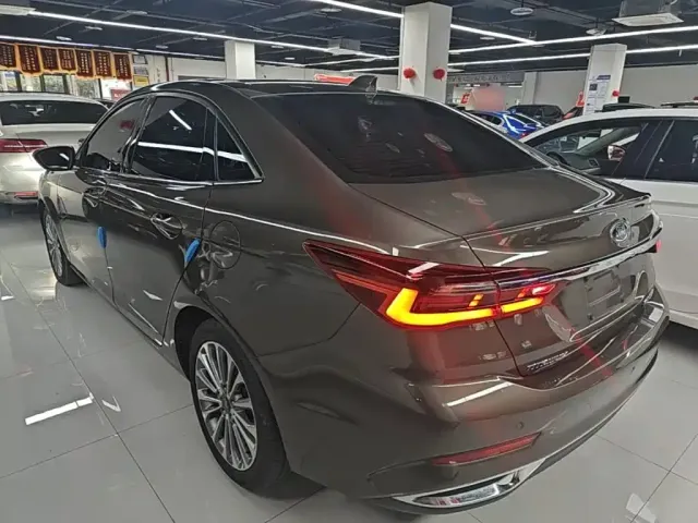 Ford Escort — Фото автомобиля 4