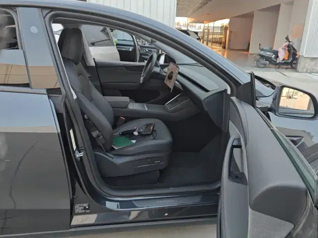 Tesla Model Y — Фото автомобиля 8