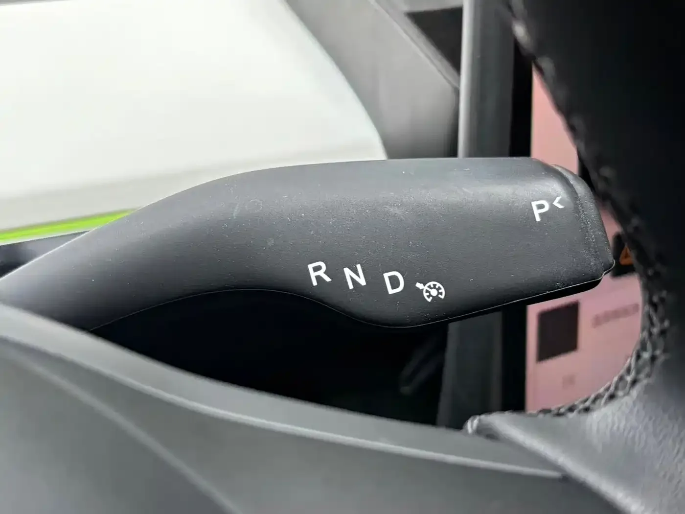 Tesla Model Y 2024 Rear-Wheel Drive Version — Фото автомобиля 13