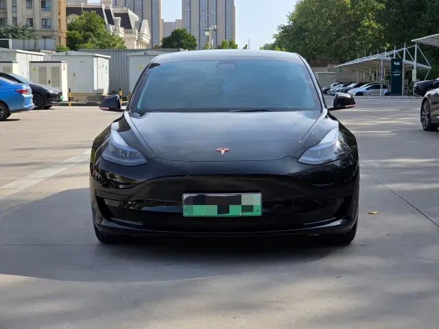 Tesla Model 3 — Фото автомобиля 2