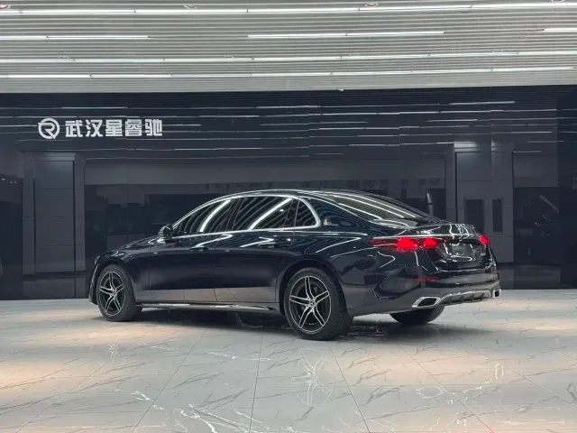 Mercedes-Benz E-Class — Фото автомобиля 3