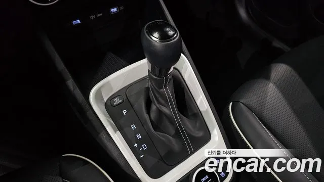 Hyundai Venue — Фото автомобиля 12