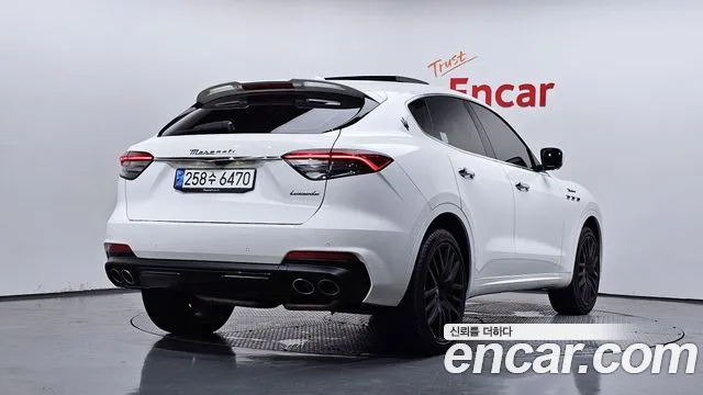 Maserati Levante — Фото автомобиля 2