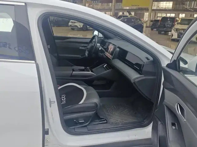 BYD Qin L — Фото автомобиля 8