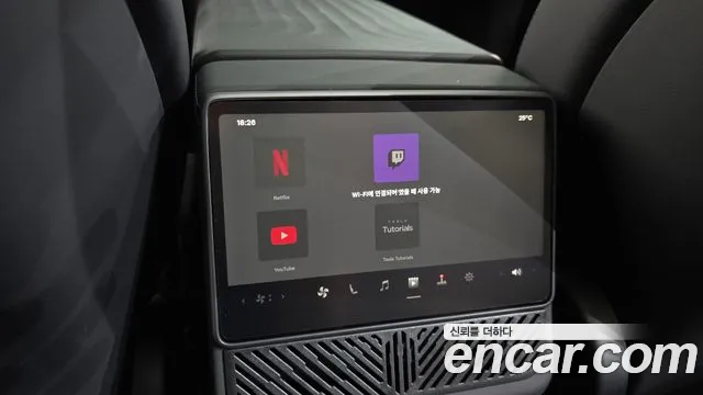 Tesla Model Y — Фото автомобиля 26
