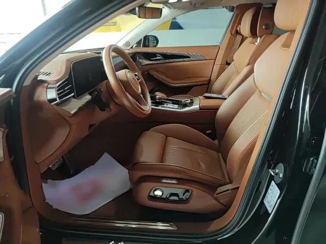 Hongqi H9 — Фото автомобиля 14