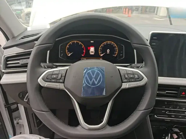 Volkswagen Tiguan L — Фото автомобиля 10