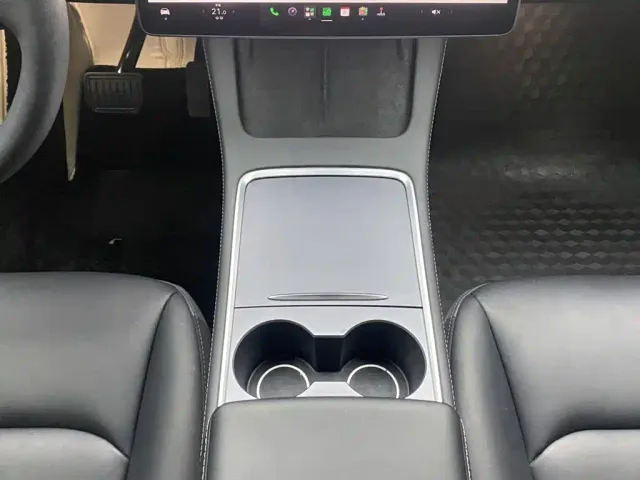 Tesla Model Y — Фото автомобиля 25